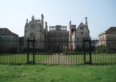 /uploads/image/present/Iron gates at rear of Lilford Hall.jpg